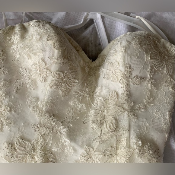 Casablanca Wedding Bridal Dress - Picture 4 of 8